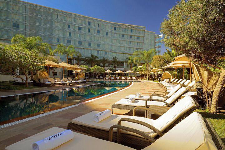 Pool Hotel