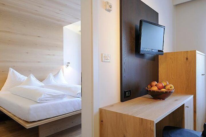 Room 53 of 100