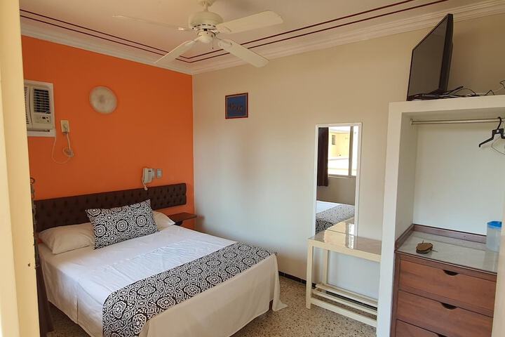 Room 26 of 40