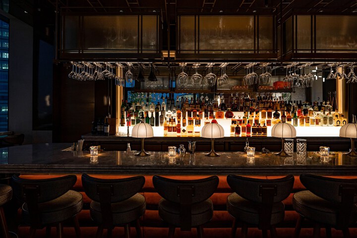 Lounge 128 of 163