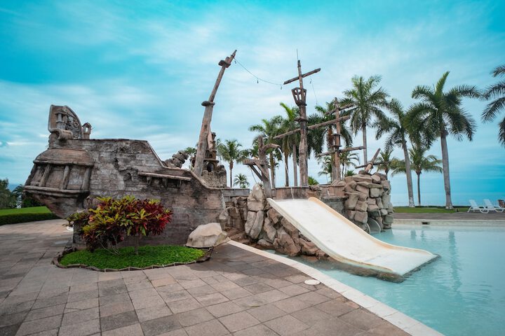 Hotel with Pool