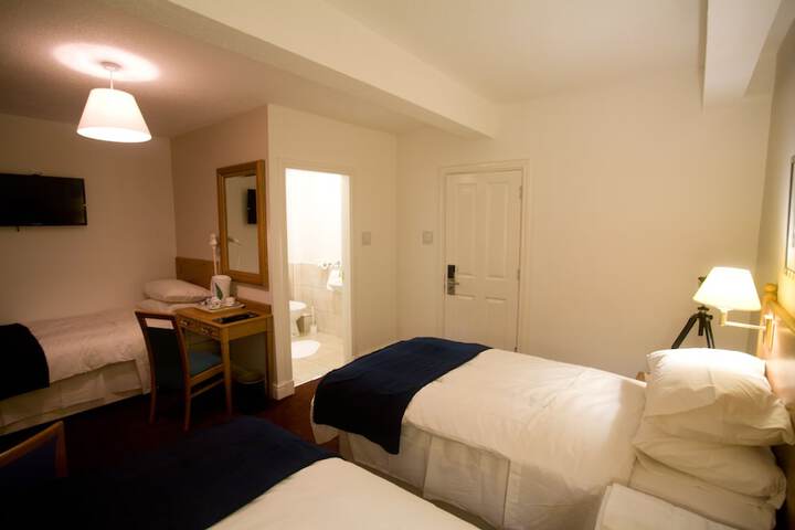 Room 3 of 8