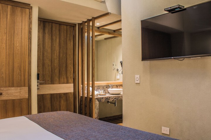 Room 93 of 132