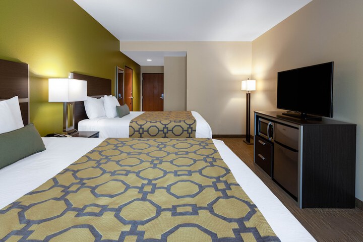 2 Queen Beds (1 of 8)