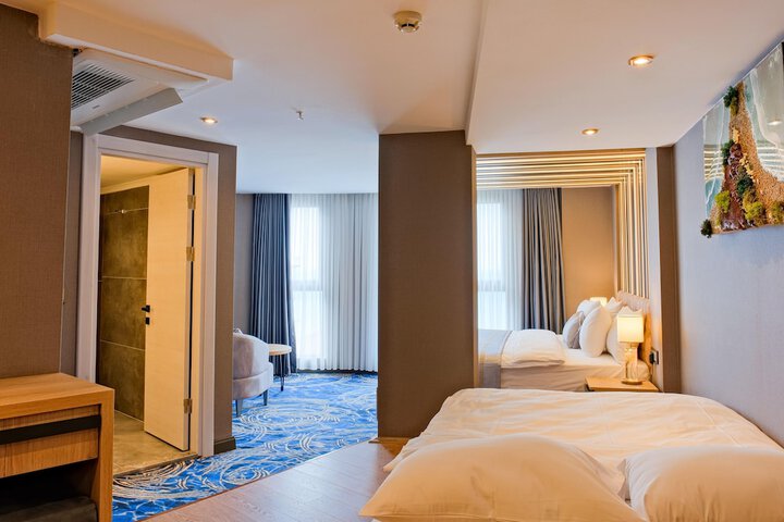 Room 4 of 80