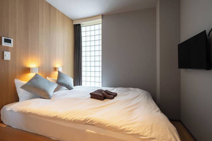 Room 5 of 14