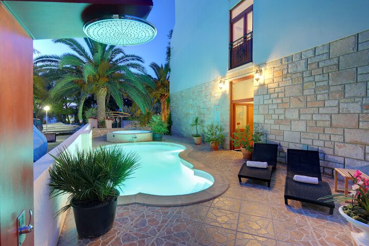 Pool Hotel
