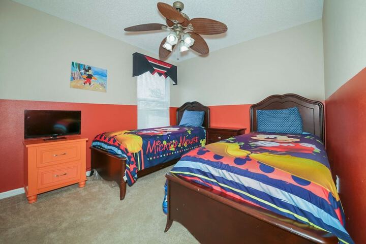 Room 6 of 24