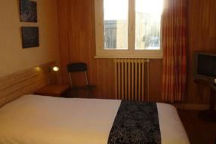 Room 5 of 28