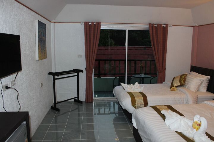 Room 6 of 83