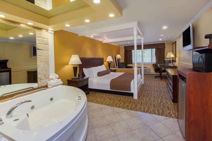 1 King Bed Deluxe Studio Suite (5 of 5)