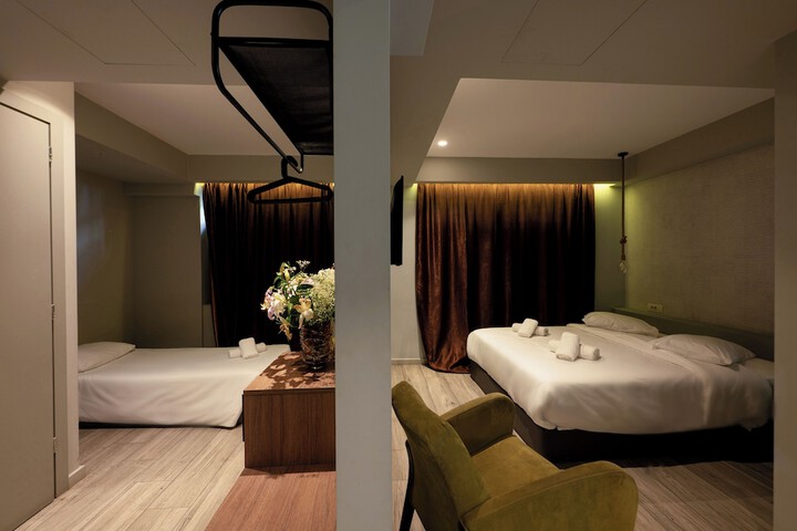 Room 72 of 200