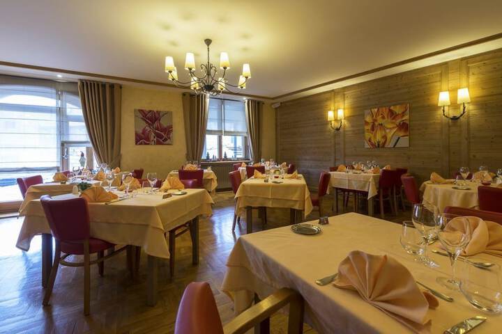 Dining 44 of 65