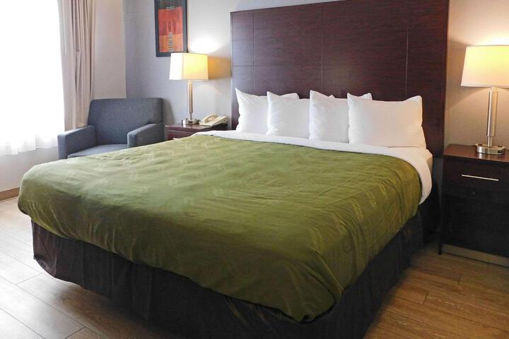1 King Bed (2 of 6)