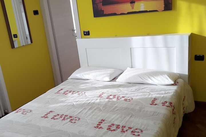 Room 12 of 117