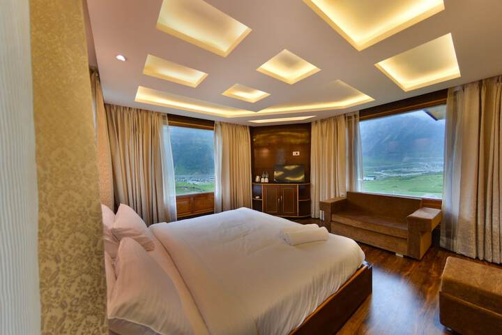Room 4 of 38