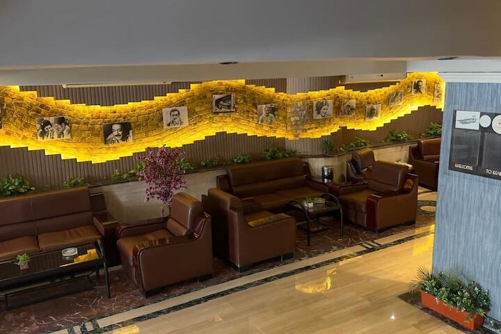 Entrance & Lobby