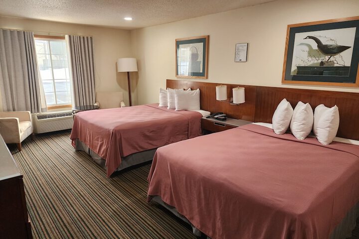 Deluxe 2 Queen Beds (2 of 16)