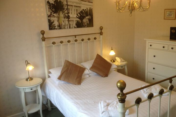 Room 5 of 132
