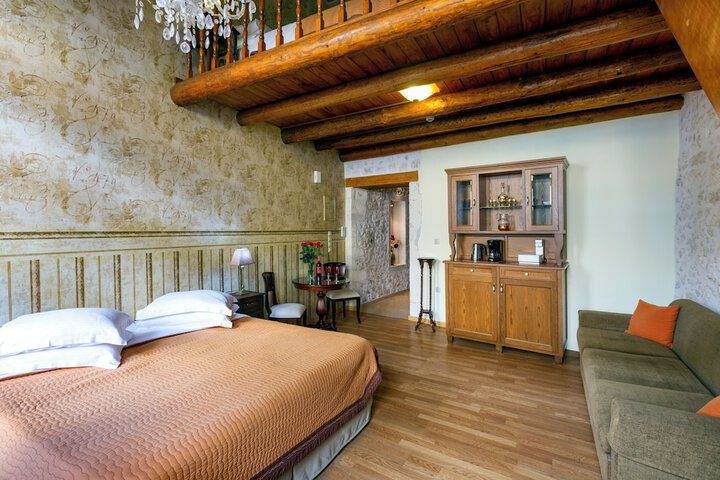 Room 41 of 76