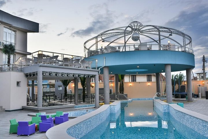 Pool 19 of 58