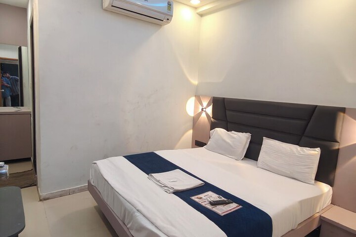 Room 11 of 20