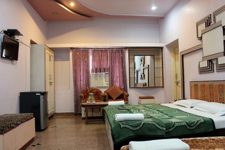 Room 25 of 113
