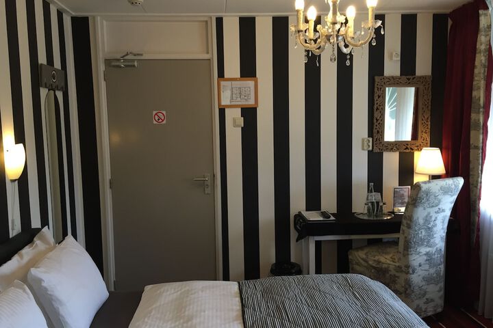 Room 11 of 40