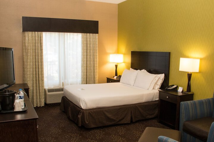 Standard | King Bed (6 of 24)
