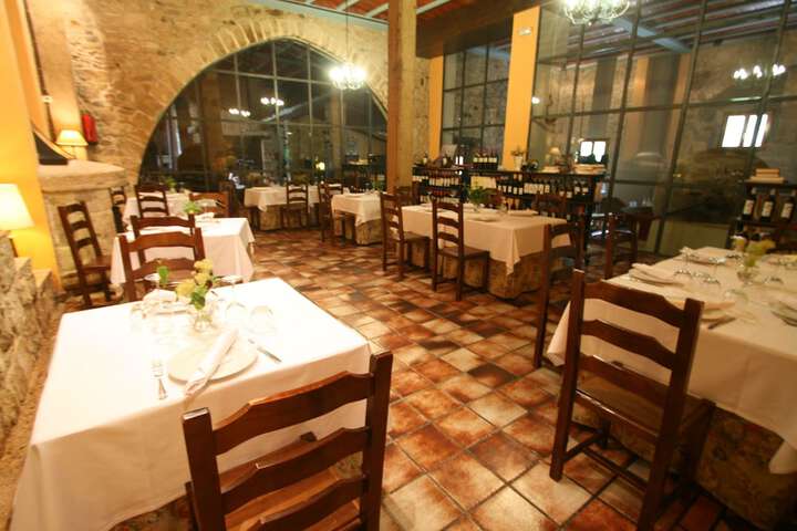 Dining 54 of 61