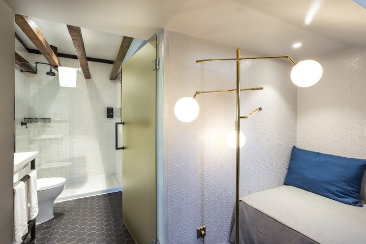 Room 32 of 52