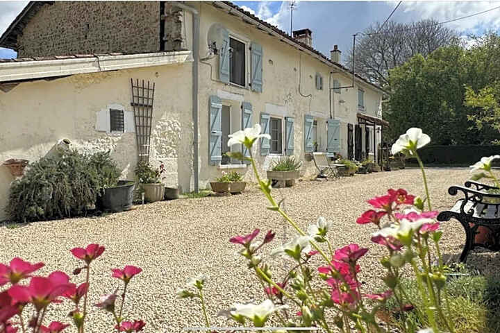 Le Jardin de Rose 24 FEUILLEBERT Romagne 86700