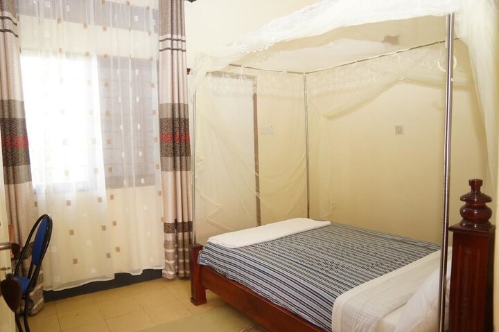 Room 11 of 23