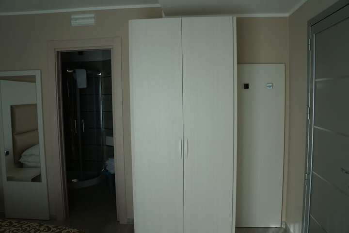 Room 30 of 66