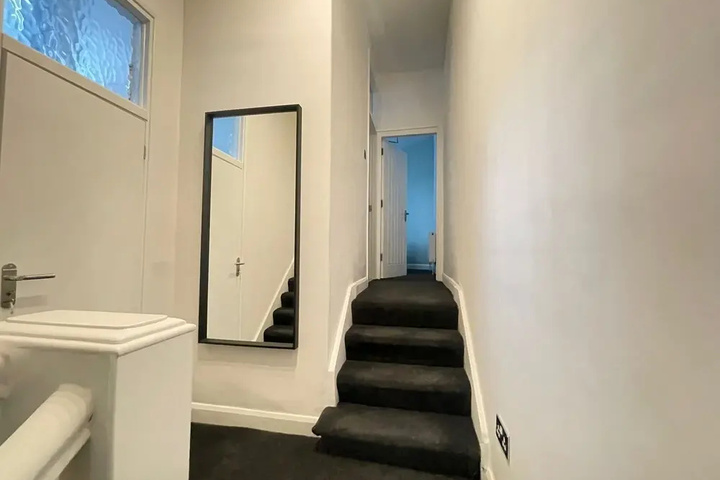 Room 11 of 18