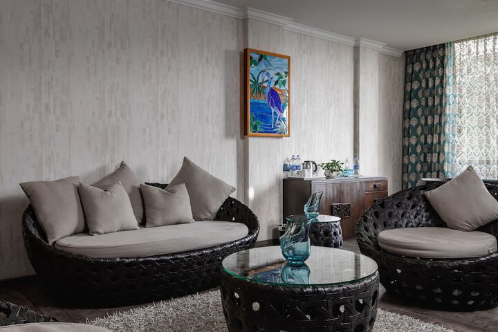Room 28 of 106