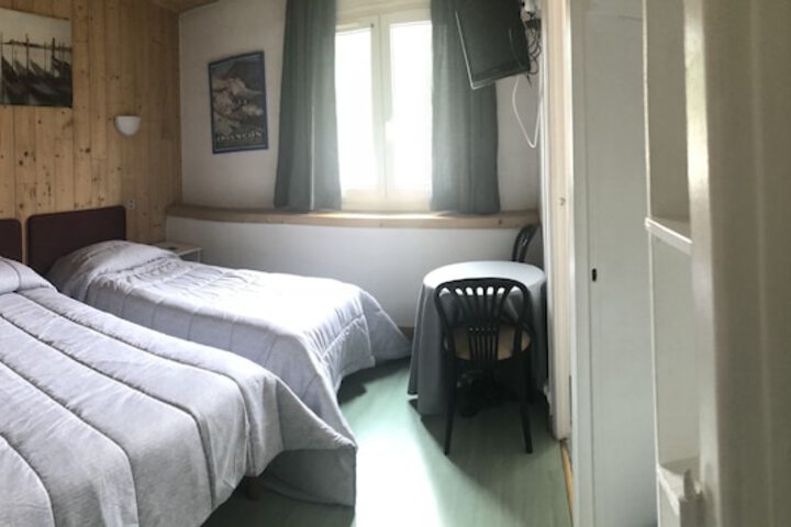 Room 8 of 28