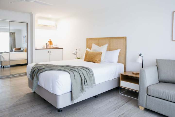 Room 10 of 33