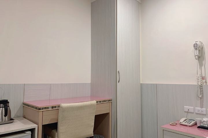 Room 12 of 50