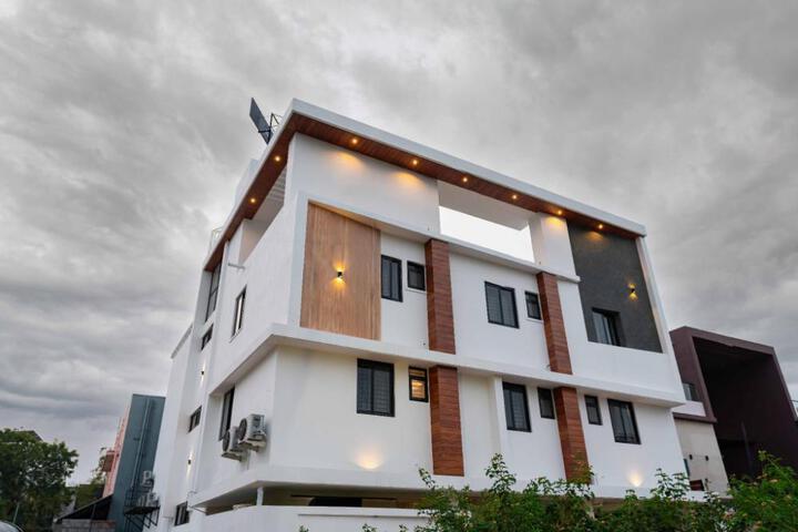 The Paradise International Hotel