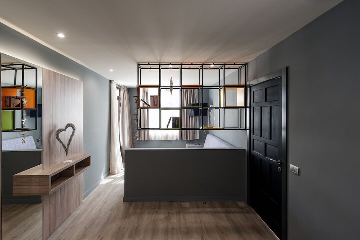 Room 3 of 48