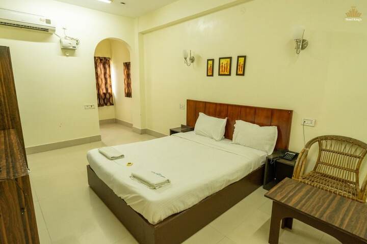 Room 5 of 20