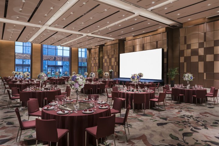 Ballroom/Hall 34 of 46