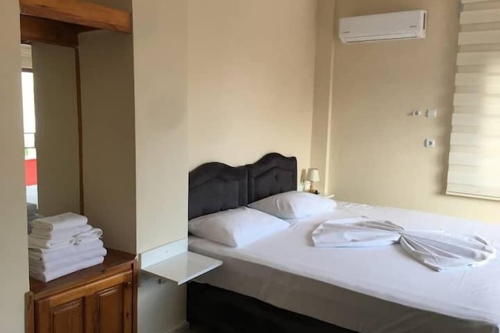 Room 3 of 16