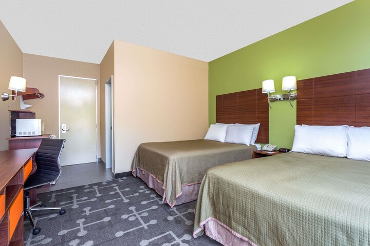 2 Double Beds (4 of 6)