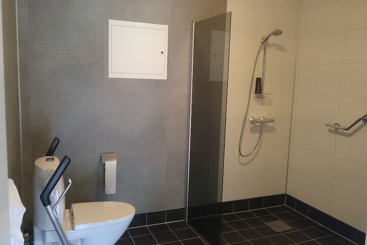 Room 9 of 14