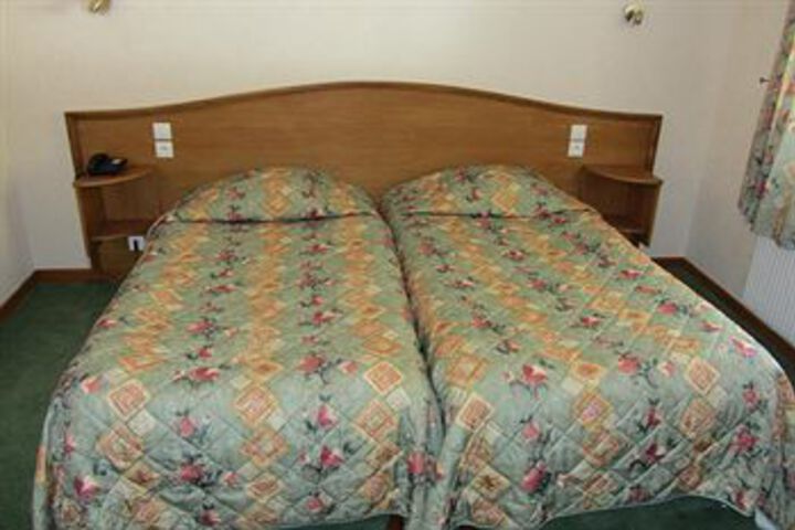 Room 44 of 68