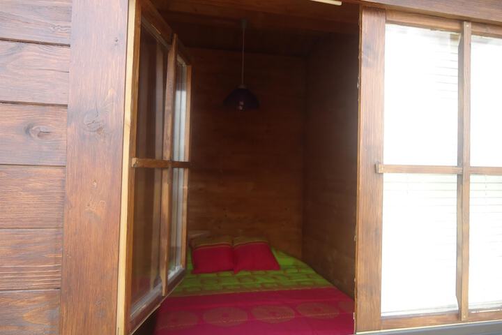 Room 2 of 28