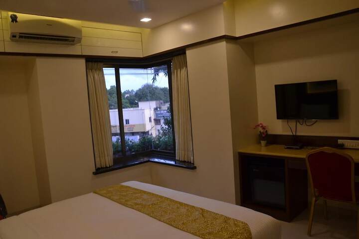 Room 13 of 36