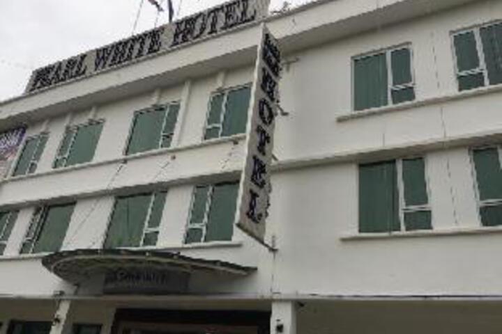 Pearl White Hotel